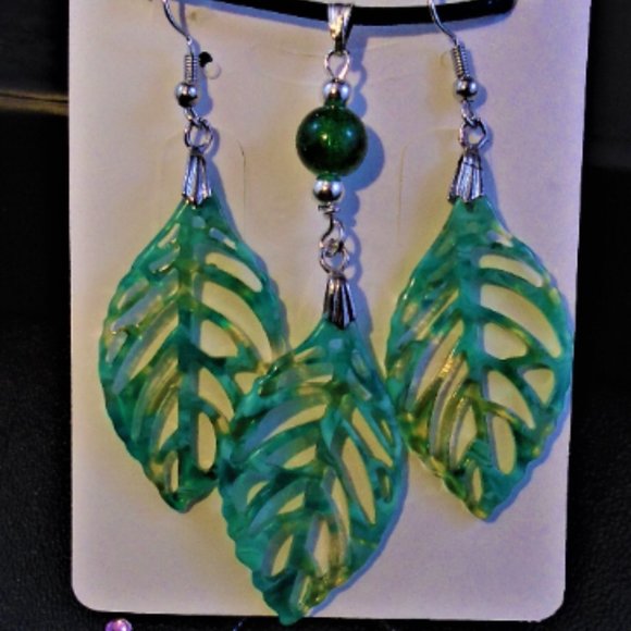 2/$25 Large Green leaf Cut out resin leaves Necklace & earring set New 4 Summer - Picture 3 of 4